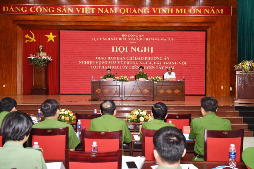 Trung tướng Nguyễn Duy Ngọc, Ủy viên Trung ương Đảng, Thứ trưởng Bộ Công an chủ trì Hội nghị giao ban Ban Chỉ đạo Phương án nghiệp vụ số 3633. Ảnh: CACC Trung tướng Nguyễn Duy Ngọc, Ủy viên Trung ương Đảng, Thứ trưởng Bộ Công an chủ trì Hội nghị giao ban Ban Chỉ đạo Phương án nghiệp vụ số 3633. Ảnh: CACC