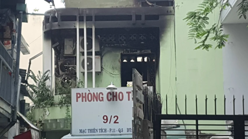 Hiện trường vụ cháy căn phòng trên tầng 2. Ảnh: NT Hiện trường vụ cháy căn phòng trên tầng 2. Ảnh: NT