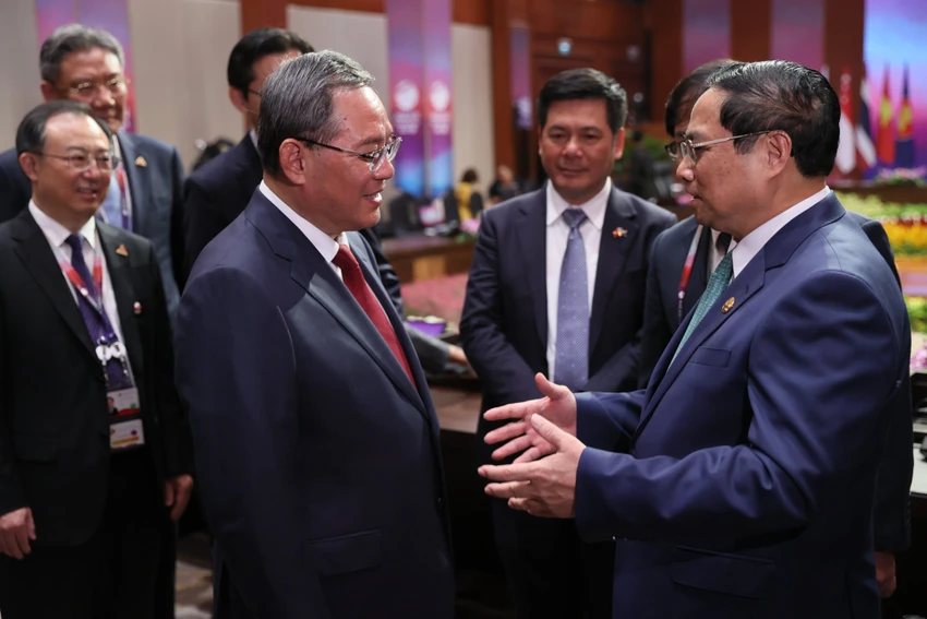 Thủ tướng Chính phủ Phạm Minh Chính đã có cuộc gặp với Thủ tướng Trung Quốc Lý Cường nhân dịp tham dự Hội nghị Cấp cao ASEAN lần thứ 43 tại Jakarta. Ảnh: VGP Thủ tướng Chính phủ Phạm Minh Chính đã có cuộc gặp với Thủ tướng Trung Quốc Lý Cường nhân dịp tham dự Hội nghị Cấp cao ASEAN lần thứ 43 tại Jakarta. Ảnh: VGP