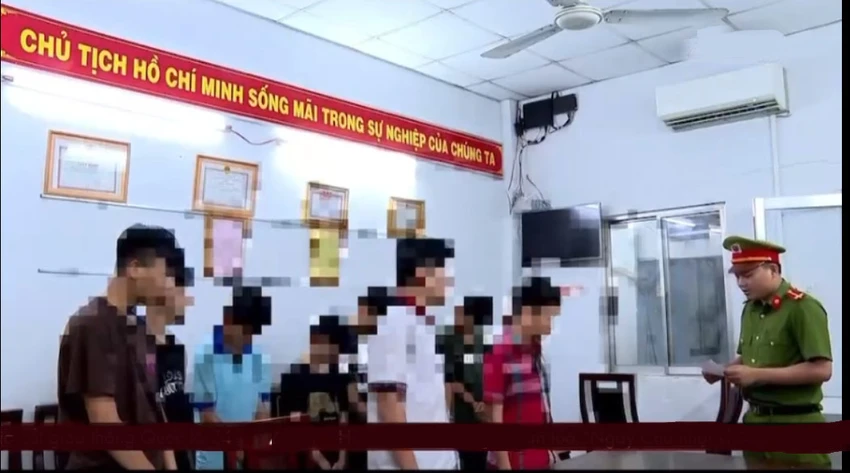 nhom-thieu-nien-chan-duong-cuop-tai-san-3.jpg