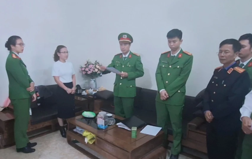 thanh-hoa-cong-an-bat-nguoi-phu-nu-dang-thong-tin-sai-su-that-tren-mang-xa-hoi-2.jpg