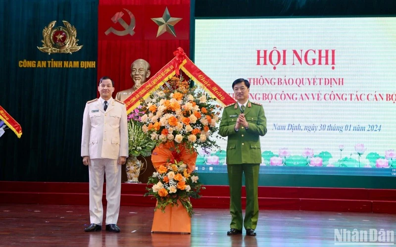 Điều động, bổ nhiệm cán bộ chủ chốt tại nhiều bộ, ngành, địa phương