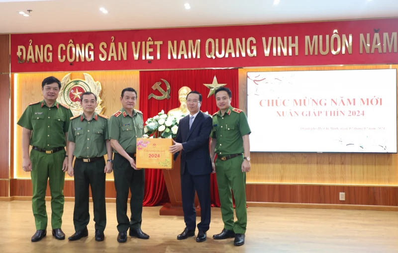 chu-tich-nuoc-tham-cong-an-tphcm-2.jpg