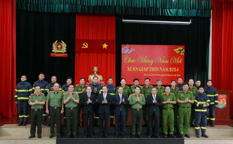 chu-tich-nuoc-tham-cong-an-tphcm-5.JPG