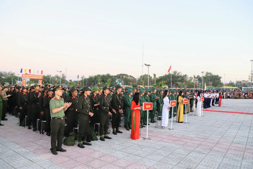 Hơn 1.200 thanh niên Ninh Thuận nô nức lên đường nhập ngũ