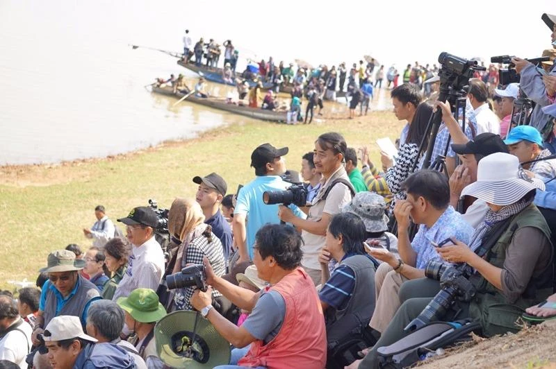Cuộc thi thu hút rất đông người dân 