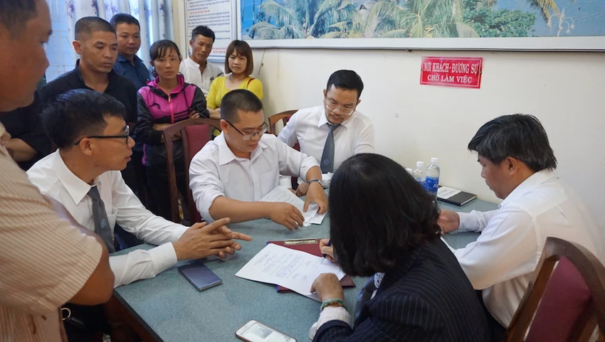 Vụ chánh án bị 'vịn' lại họp: Tòa đã có thẩm phán dự khuyết ảnh 2