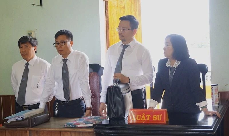 Luật sư vụ cưa gỗ khô chất vấn tòa xử kín hay công khai? ảnh 1 Luật sư vụ cưa gỗ khô chất vấn tòa xử kín hay công khai? ảnh 1
