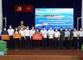 Video: Tàu Hải quân chở 135 tấn gạo hỗ trợ nhanh giúp TP.HCM chống dịch