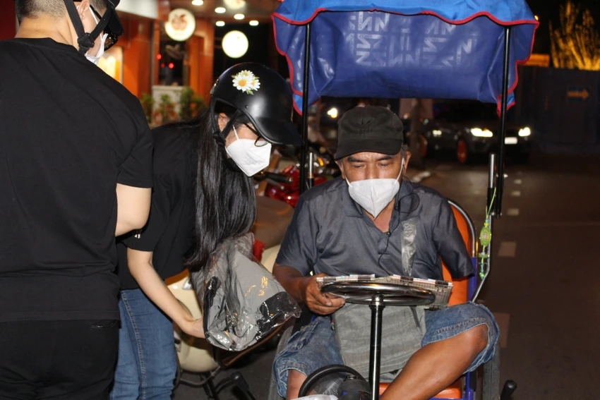 Mưu sinh xuyên đêm sau dịch COVID ảnh 6 Mưu sinh xuyên đêm sau dịch COVID ảnh 6