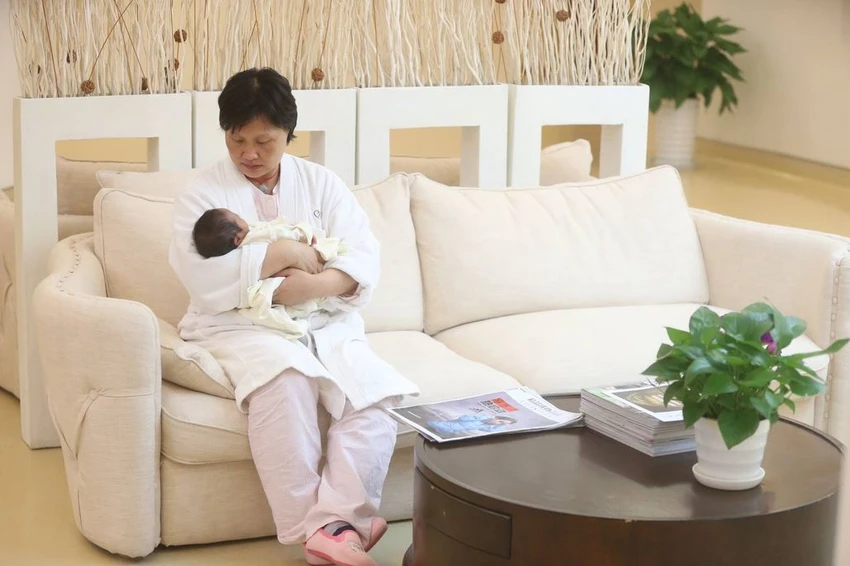 Thai phụ Trung Quốc ‘nín đẻ’ năm ngày vì sợ bị phạt ảnh 2 Thai phụ Trung Quốc ‘nín đẻ’ năm ngày vì sợ bị phạt ảnh 2