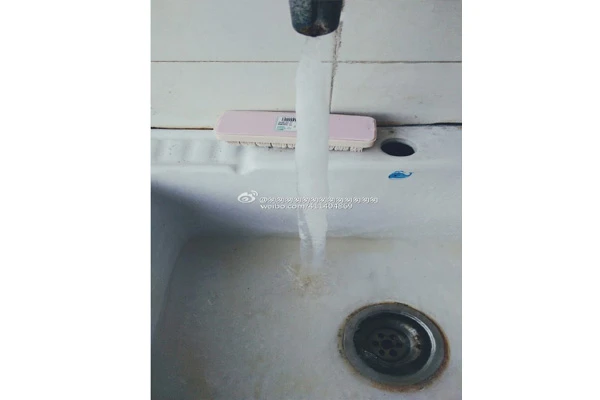 Những hình ảnh lạnh đến ‘cắt thịt cắt da’ ở Trung Quốc ảnh 4