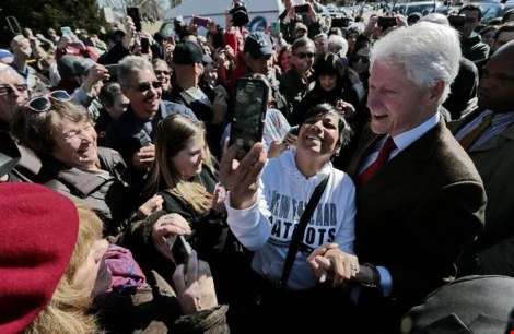 Số người ký đơn đòi bắt ông Bill Clinton lên gần 100.000 người ảnh 2 Số người ký đơn đòi bắt ông Bill Clinton lên gần 100.000 người ảnh 2