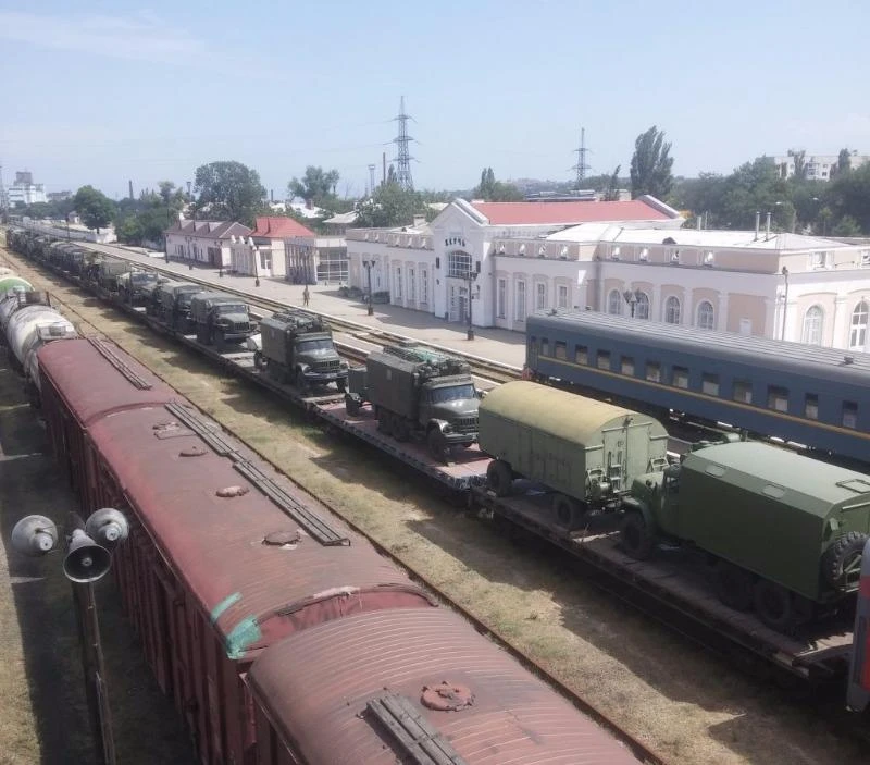xe tăng Nga tiến sát biên giới Ukraine