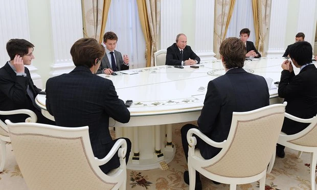 11 nam sinh Anh gặp ông Putin