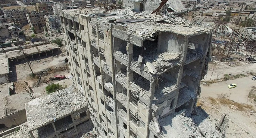 Một tòa nhà tan hoang ở phía bắc Aleppo, Syria