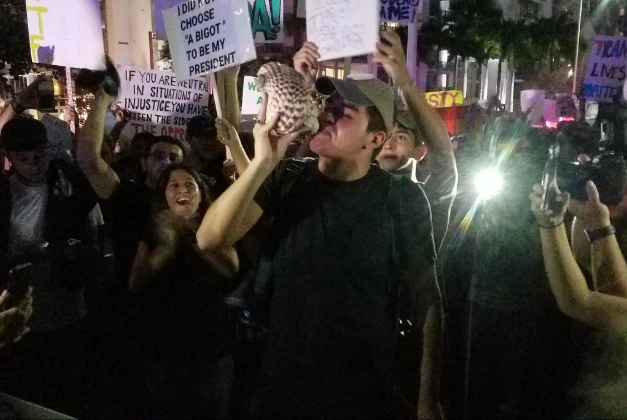 biểu tình phản đối Trump đắc cử