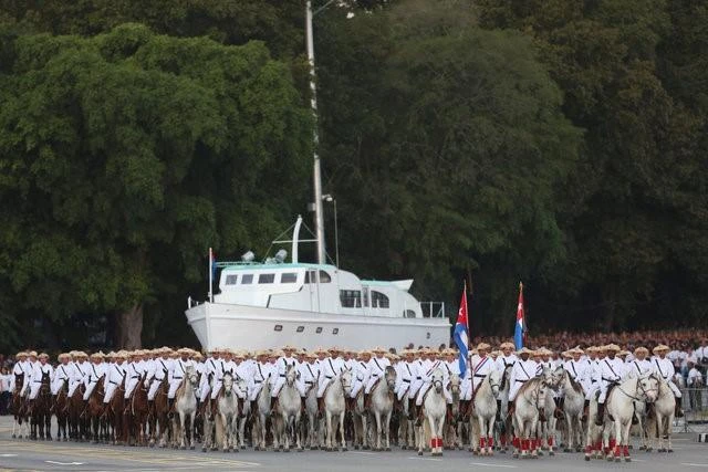 Cuba diễu hành 