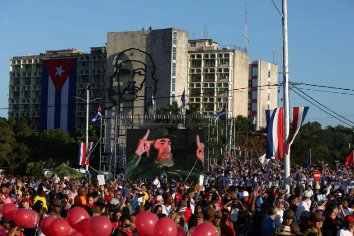 Cuba diễu hành 