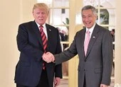 30 xe hộ tống ông Trump tới gặp ông Lý Hiển Long