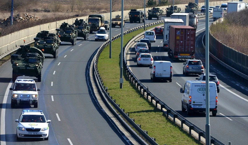 NATO có thể thất trận trước Nga chỉ vì... kẹt xe ảnh 6