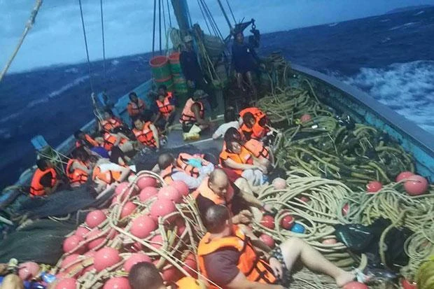 Một ngày bão tố ở Thái Lan: 3 tàu chìm, 138 hành khách gặp nạn ảnh 1 Một ngày bão tố ở Thái Lan: 3 tàu chìm, 138 hành khách gặp nạn ảnh 1