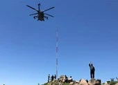 Liên quân Mỹ điều trực thăng sơ tán 2 chỉ huy IS ở Syria