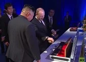 Ông Putin và ông Kim Jong-un tặng bảo kiếm cho nhau