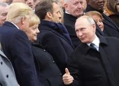 Gặp tại Paris, ông Putin giơ ngón tay cái chào ông Trump