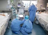 COVID-19 Anh: Khủng hoảng đồ bảo hộ vì ‘sóng thần’ bệnh nhân
