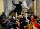 Rộ tin có nổi dậy tại 50 bang nếu ông Trump bị phế truất