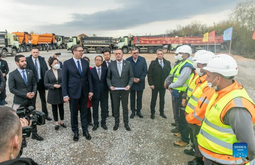 Tổng thống Serbia Aleksandar Vucic (bên trái, ở giữa) tham dự lễ động thổ một tuyến đường do Trung Quốc xây dựng ở Pozarevac (Serbia) tháng 11-2021. Ảnh: Wang Wei/Tân Hoa Xã Tổng thống Serbia Aleksandar Vucic (bên trái, ở giữa) tham dự lễ động thổ một tuyến đường do Trung Quốc xây dựng ở Pozarevac (Serbia) tháng 11-2021. Ảnh: Wang Wei/Tân Hoa Xã