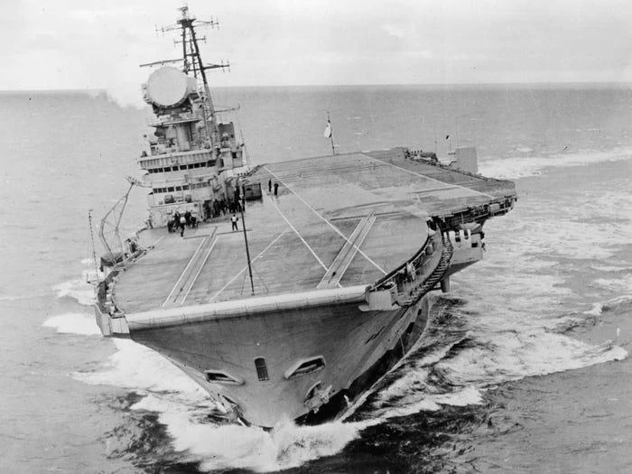 Tàu sân bay HMS Hermes của Anh di chuyển tới London năm 1950. Ảnh: Pictorial Parade/Archive Photos/Getty Images Tàu sân bay HMS Hermes của Anh di chuyển tới London năm 1950. Ảnh: Pictorial Parade/Archive Photos/Getty Images