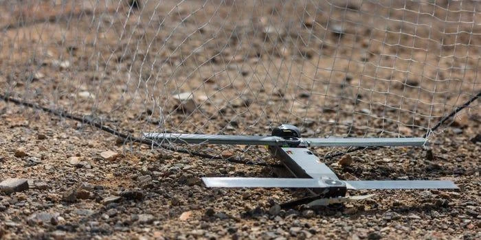 UAV Switchblade 300 10C được sử dụng trong cuộc tập trận của Mỹ tháng 9-2021. Ảnh: Alexis Moradian/U.S. MARINE CORPS/ AP UAV Switchblade 300 10C được sử dụng trong cuộc tập trận của Mỹ tháng 9-2021. Ảnh: Alexis Moradian/U.S. MARINE CORPS/ AP