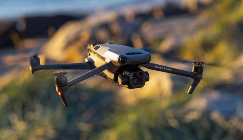 UAV Mavic 3 của công ty DJI (Trung Quốc). Ảnh: DroneDJ / Facebook UAV Mavic 3 của công ty DJI (Trung Quốc). Ảnh: DroneDJ / Facebook