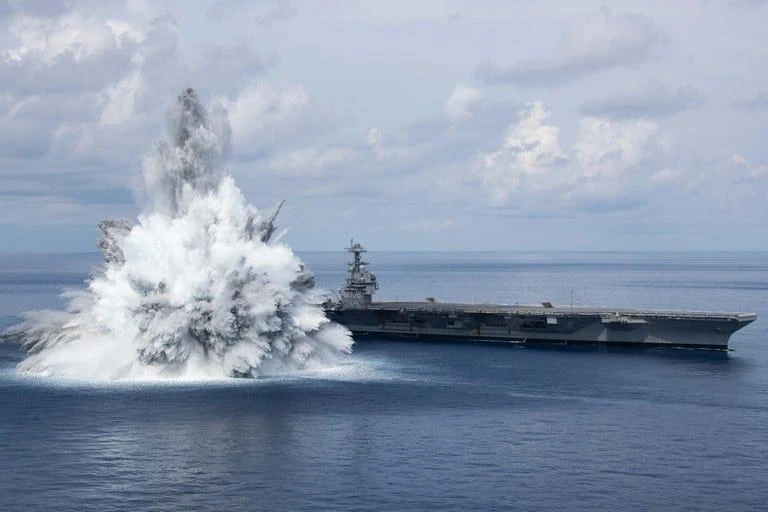 Tàu sân bay USS Gerald R Ford trong cuộc thử nghiệm chống ở bờ biển Floria tháng 8-2021. Ảnh: U.S. NAVY/ JACKSON ADKI Tàu sân bay USS Gerald R Ford trong cuộc thử nghiệm chống ở bờ biển Floria tháng 8-2021. Ảnh: U.S. NAVY/ JACKSON ADKI