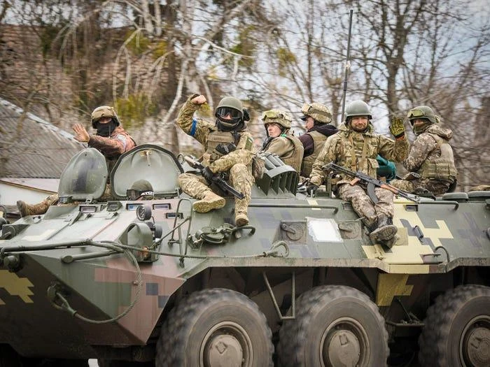 Binh sĩ Ukraine sau khi giải phóng khu vực sân bay Hostomel hồi tháng 4. Ảnh: Jana Cavojska/SOPA Images/LightRocket/ Getty Images Binh sĩ Ukraine sau khi giải phóng khu vực sân bay Hostomel hồi tháng 4. Ảnh: Jana Cavojska/SOPA Images/LightRocket/ Getty Images
