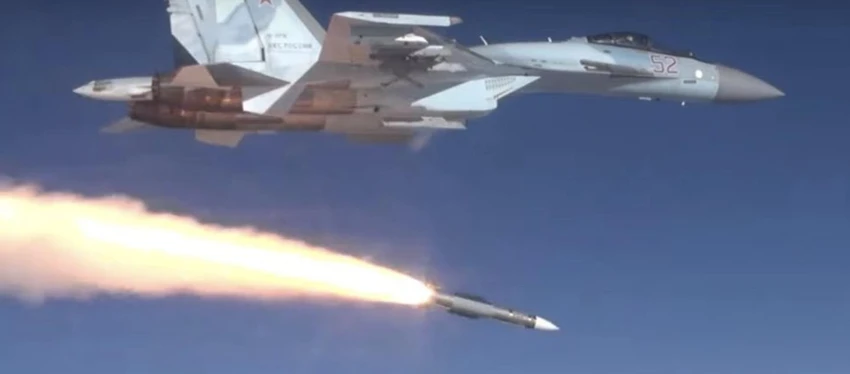 Tiêm kích Su-35S phóng tên lửa R-37M. Ảnh: RUSSIAN MINISTRY OF DEFENSE SCREENCAP Tiêm kích Su-35S phóng tên lửa R-37M. Ảnh: RUSSIAN MINISTRY OF DEFENSE SCREENCAP