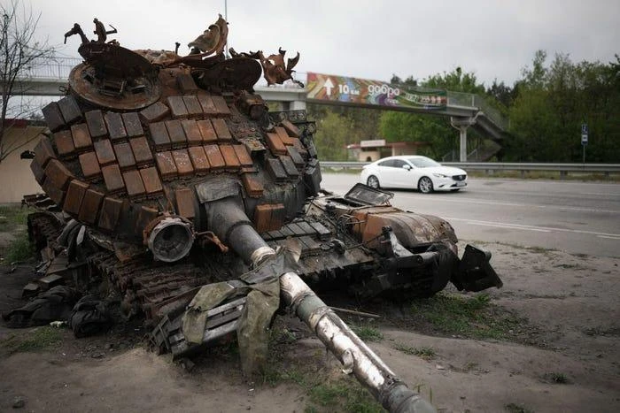 Một xe tăng chiến đấu chủ lực bị phá hủy của Nga tại Kiev (Ukraine). Ảnh: Christopher Furlong/ GETTY IMAGES Một xe tăng chiến đấu chủ lực bị phá hủy của Nga tại Kiev (Ukraine). Ảnh: Christopher Furlong/ GETTY IMAGES