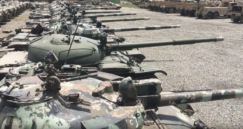 Xe tăng T-55 và xe tăng T-62. Ảnh THE EURASIAN TIMES Xe tăng T-55 và xe tăng T-62. Ảnh THE EURASIAN TIMES