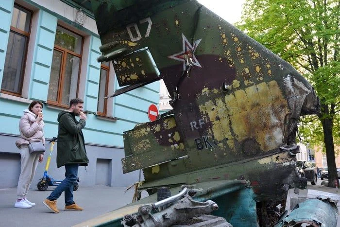 Phần đuôi của máy bay cường kích Su-25 bị phá hủy của Nga tại bảo tàng quân sự ở Kiev (Ukraine). Ảnh: Aleksandr Gusev/SOPA Images/LightRocket/Getty Images Phần đuôi của máy bay cường kích Su-25 bị phá hủy của Nga tại bảo tàng quân sự ở Kiev (Ukraine). Ảnh: Aleksandr Gusev/SOPA Images/LightRocket/Getty Images
