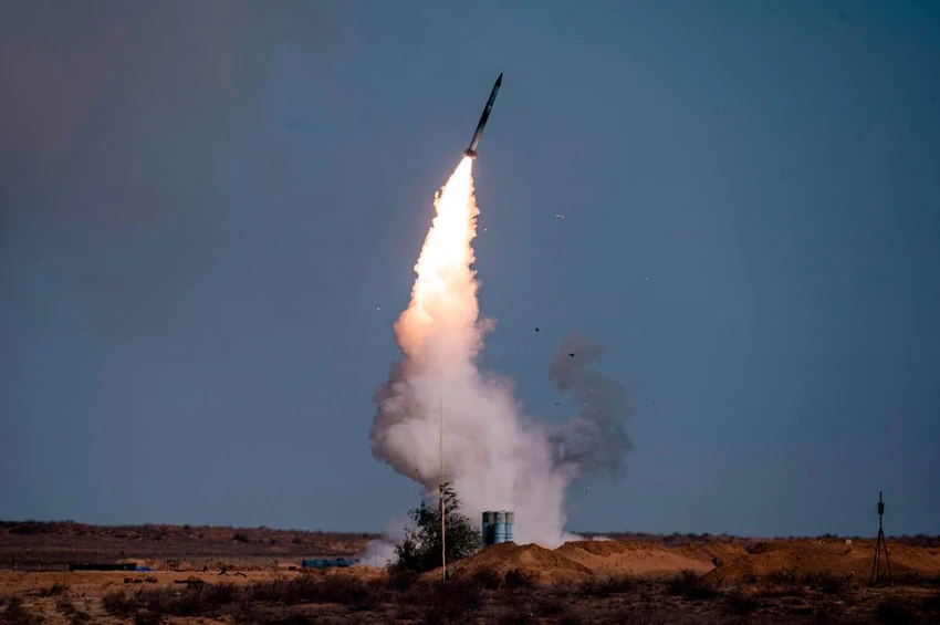 Hệ thống phòng không S-400 của Nga bắn tên lửa. Ảnh: TWITTER Hệ thống phòng không S-400 của Nga bắn tên lửa. Ảnh: TWITTER