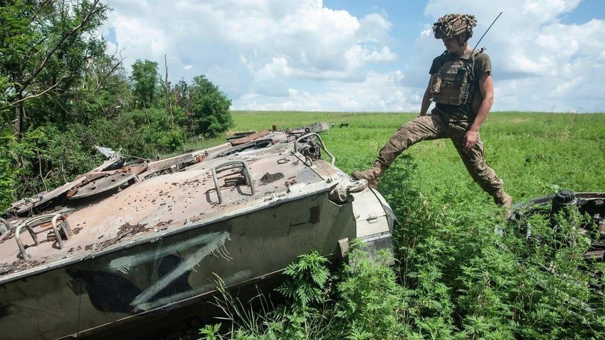 Lữ đoàn cơ giới số 93 của quân đội Ukraine xung quanh Izium. Ảnh: UKRAINIAN DEFENSE MINISTRY PHOTO Lữ đoàn cơ giới số 93 của quân đội Ukraine xung quanh Izium. Ảnh: UKRAINIAN DEFENSE MINISTRY PHOTO