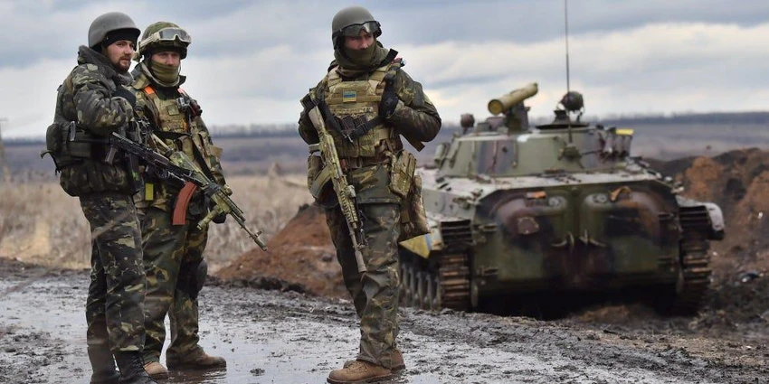 Binh sĩ Ukraine ở chiến tuyến ngoại ô TP Debaltseve thuộc vùng Donetsk năm 2014. Ảnh: SERGEI SUPINSKY/AFP/ GETTY IMAGES Binh sĩ Ukraine ở chiến tuyến ngoại ô TP Debaltseve thuộc vùng Donetsk năm 2014. Ảnh: SERGEI SUPINSKY/AFP/ GETTY IMAGES