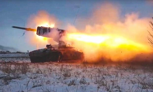 Hệ thống súng phun lửa hạng nặng TOS-1 của Nga. Ảnh: Russian Defence Ministry Press Service/EPA Hệ thống súng phun lửa hạng nặng TOS-1 của Nga. Ảnh: Russian Defence Ministry Press Service/EPA