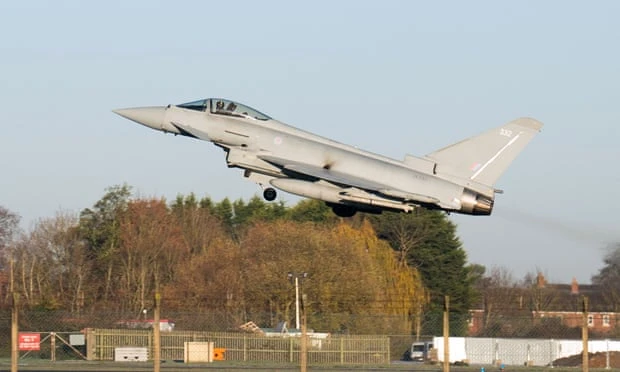Tiêm kích Typhoon cất cánh từ căn cứ không quân Hoàng gia Anh Coningsby ở Lincolnshire. Ảnh: REUTERS Tiêm kích Typhoon cất cánh từ căn cứ không quân Hoàng gia Anh Coningsby ở Lincolnshire. Ảnh: REUTERS