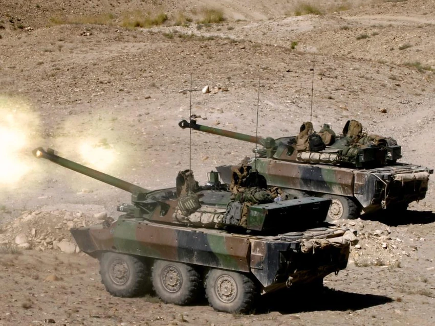 Binh lính Pháp tập bắn với xe bọc thép AMX-10RC ở Afghanistan tháng 9-2010. Ảnh: JOEL SAGET / AFP via Getty Images