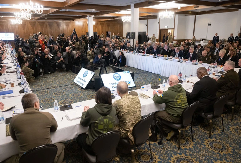 Một cuộc họp của Nhóm Liên lạc Quốc phòng Ukraine ở Ramstein. Ảnh: AFP Một cuộc họp của Nhóm Liên lạc Quốc phòng Ukraine ở Ramstein. Ảnh: AFP