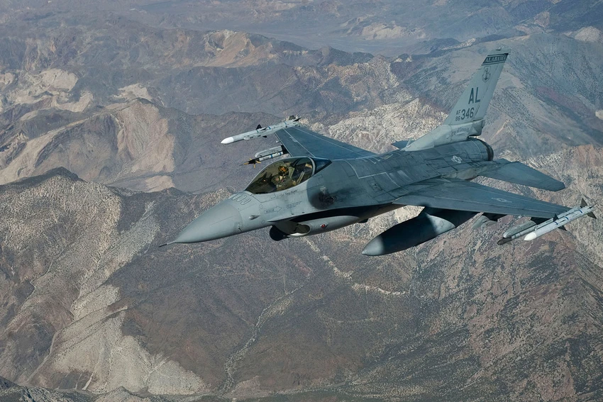 Tiêm kích F-16 Fighting Falcon. Ảnh: Military.com Tiêm kích F-16 Fighting Falcon. Ảnh: Military.com