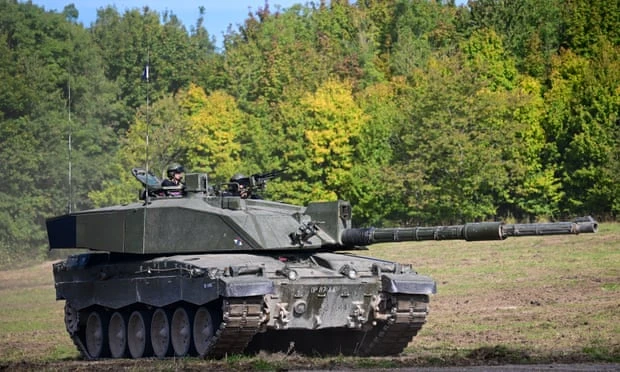 Xe tăng chiến đấu chủ lực Challenger-2 của Anh. Ảnh: Finnbarr Webster/Getty Images